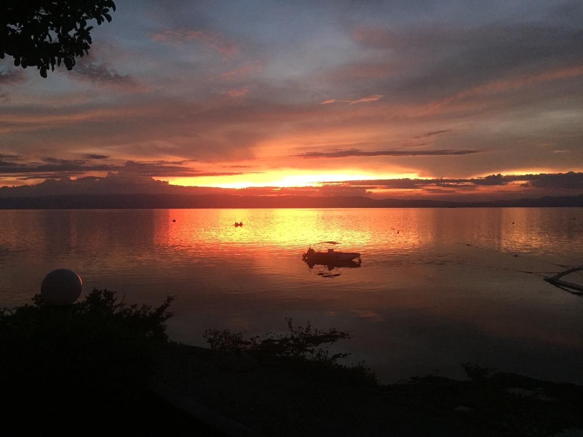 Cabilao Sunset Dive & Beach Resort Loon Bagian luar foto