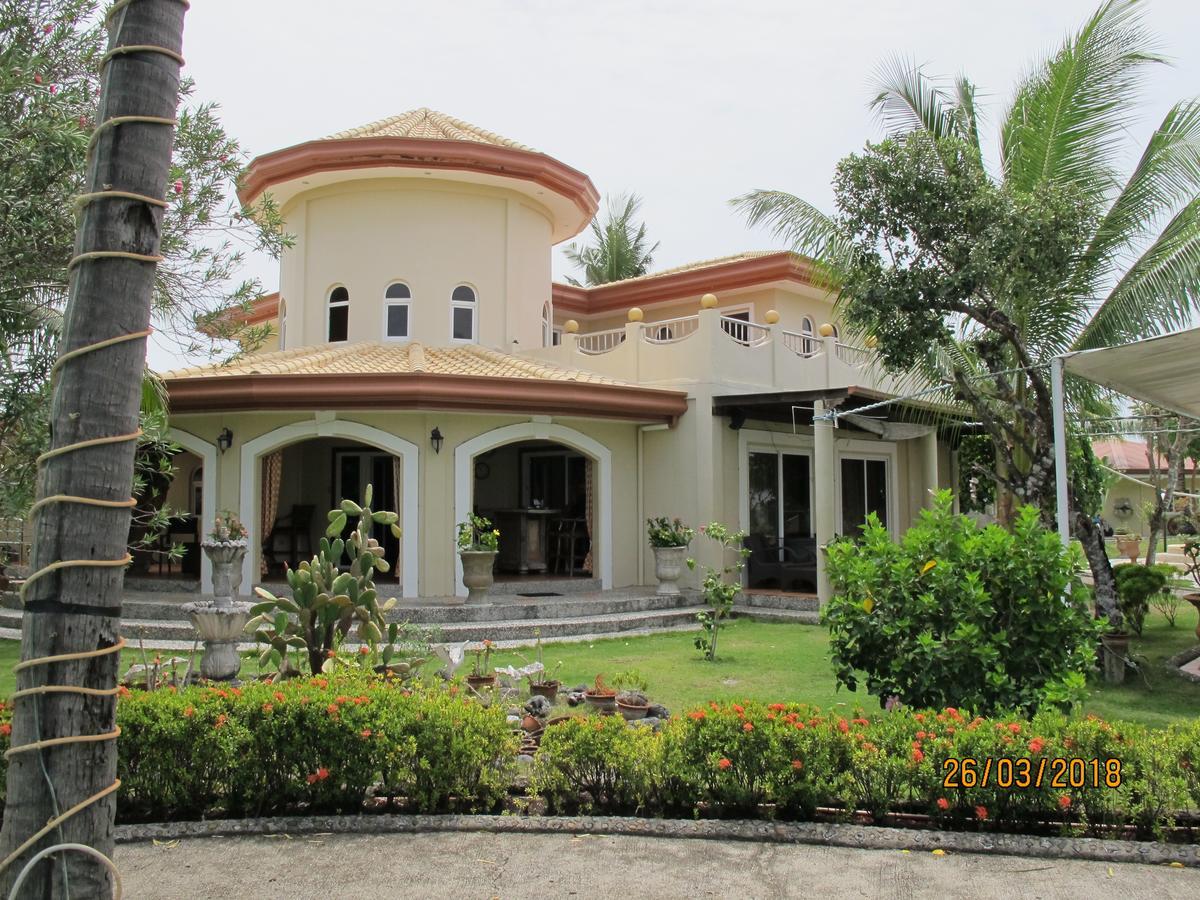 Cabilao Sunset Dive & Beach Resort Loon Bagian luar foto