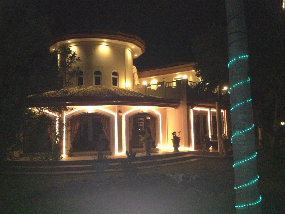Cabilao Sunset Dive & Beach Resort Loon Bagian luar foto