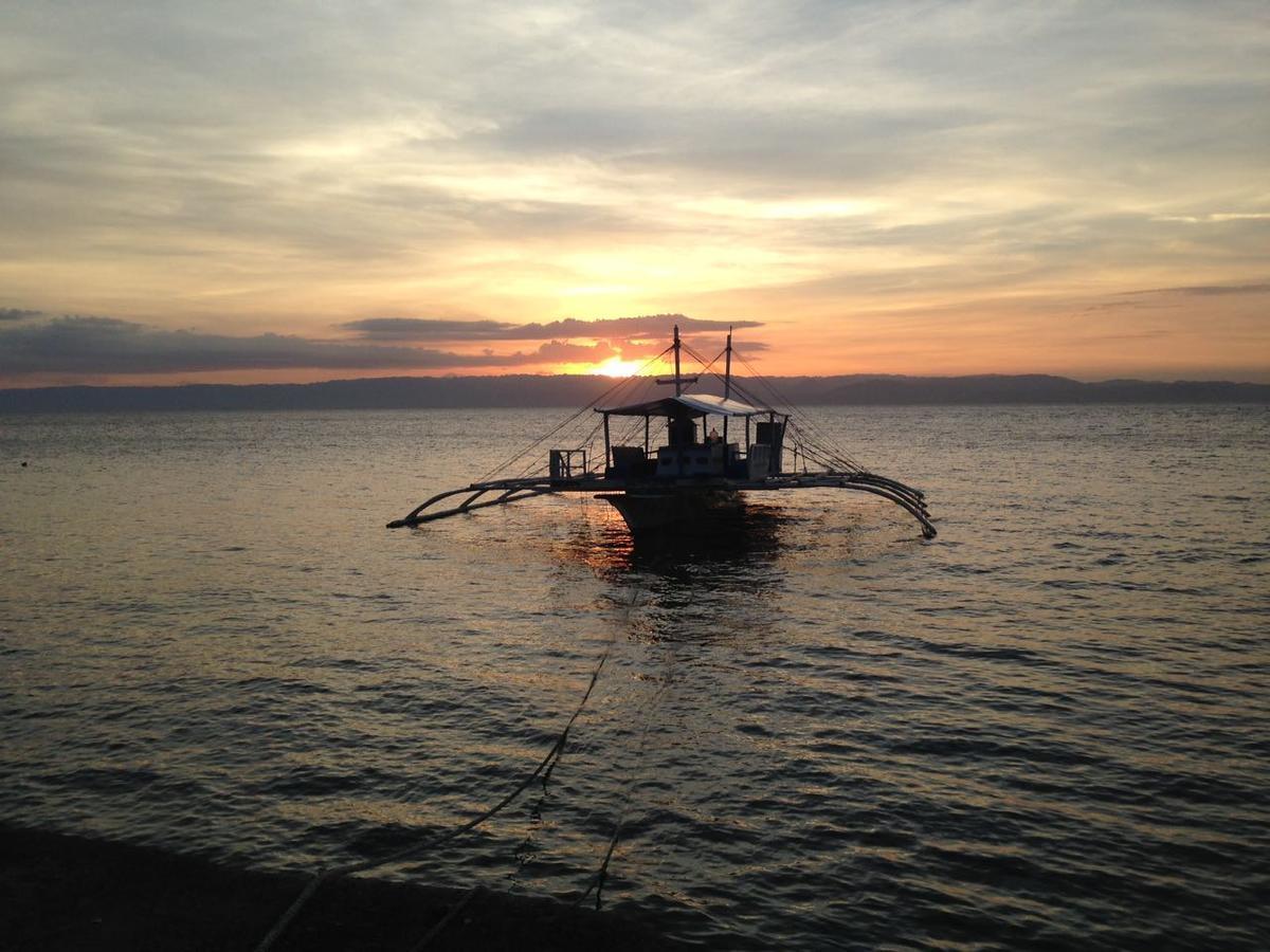Cabilao Sunset Dive & Beach Resort Loon Bagian luar foto