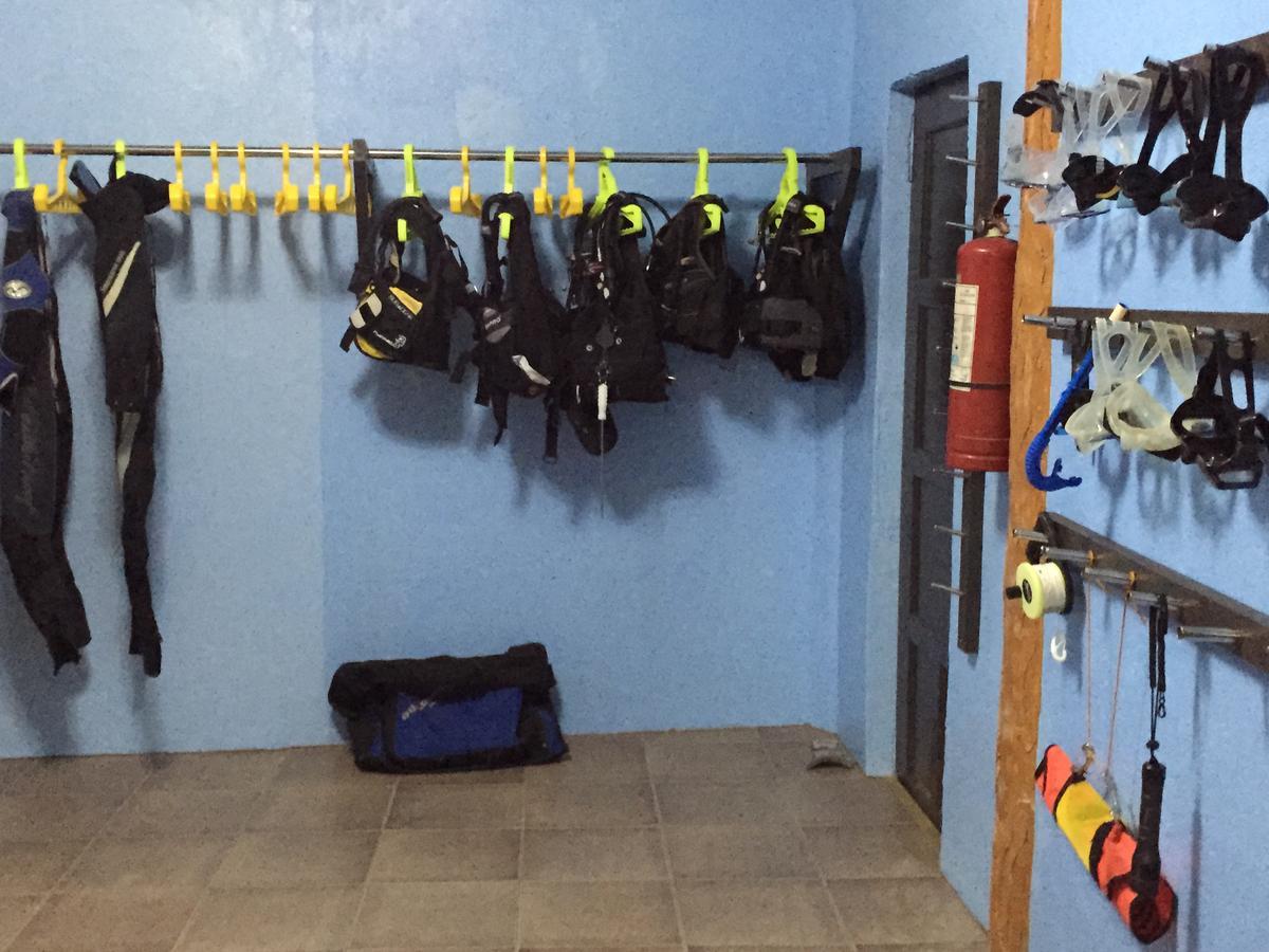 Cabilao Sunset Dive & Beach Resort Loon Bagian luar foto