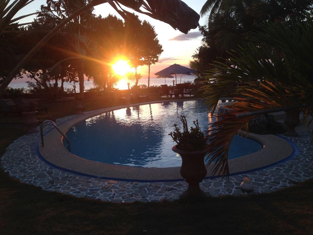 Cabilao Sunset Dive & Beach Resort Loon Bagian luar foto