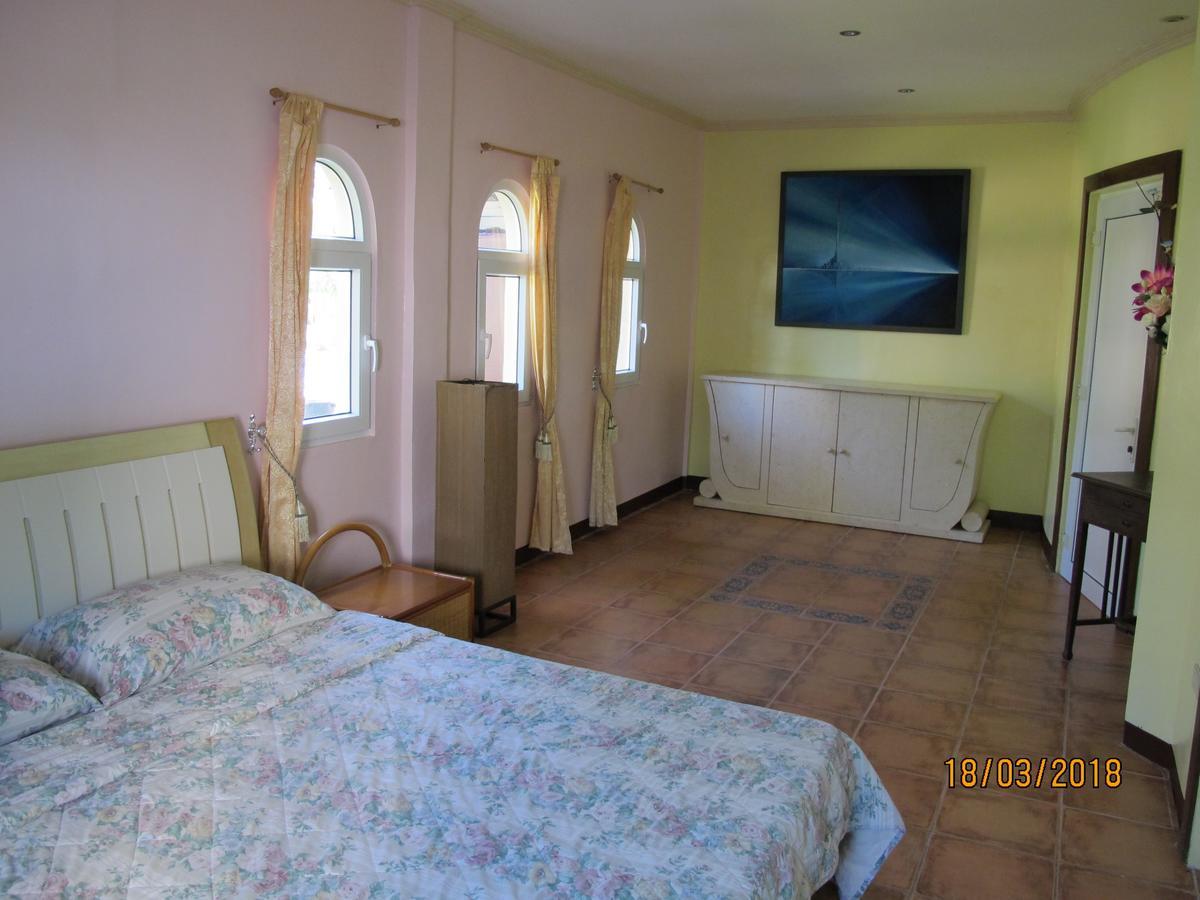 Cabilao Sunset Dive & Beach Resort Loon Bagian luar foto