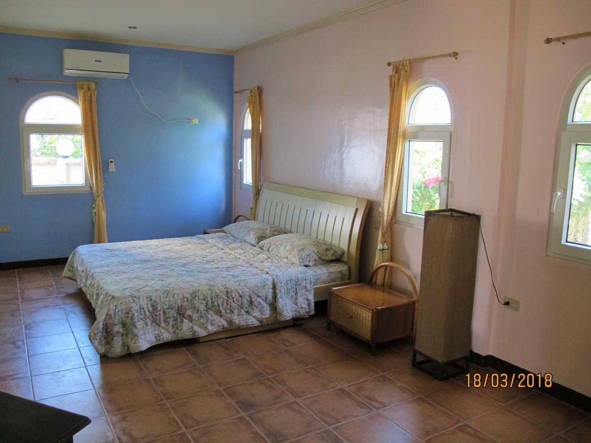 Cabilao Sunset Dive & Beach Resort Loon Bagian luar foto